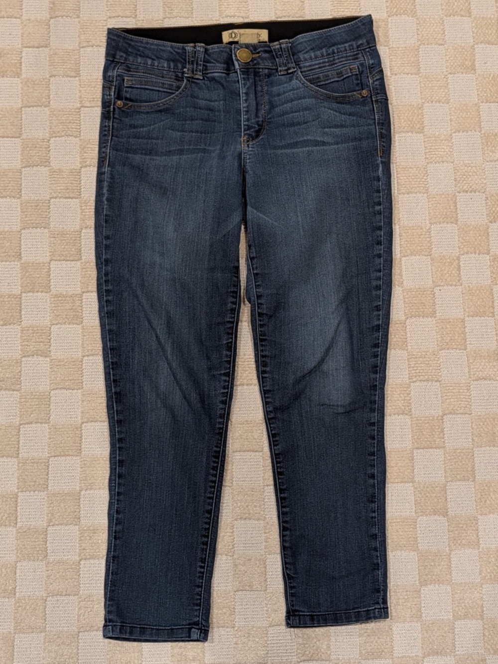 Democracy Women’s Dark Wash Cropped Stretch Jeans Size 8
